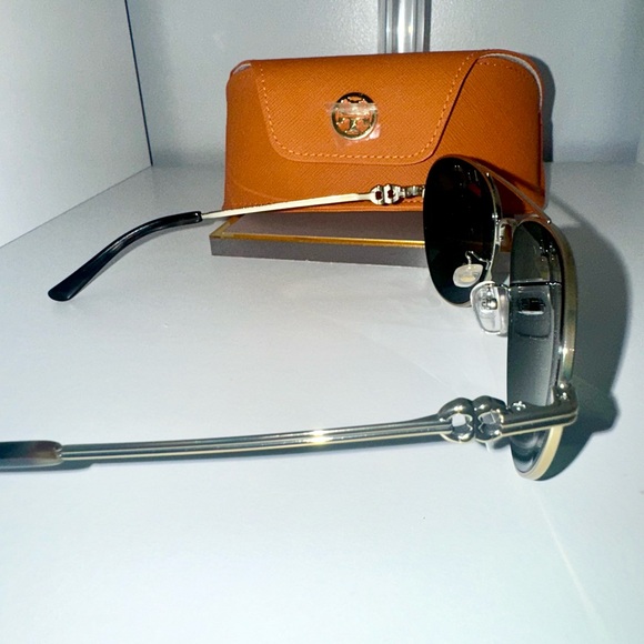 **sold***NEW Tory Burch Aviator Sunglasses | Case Included | Authentic - Picture 5 of 5